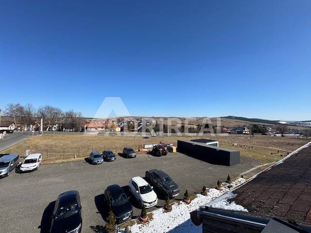 PREDAJ: admin. budova + pozemky; 5500 m2; HOZELEC; CENA DOHODOU