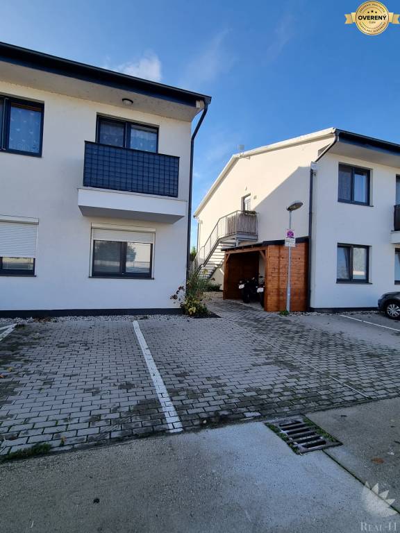 ÚTULNÝ 3 IZBOVÝ BYT S TERASOU A ZÁHRADOU, 2X PARKING NA PREDAJ