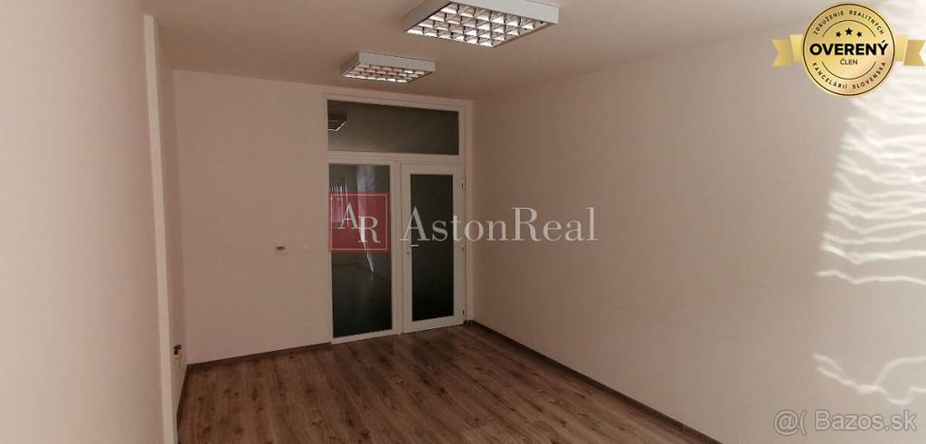 komerčný priestor 24 m2, v centre B. Bystrice, Nám. Slobody