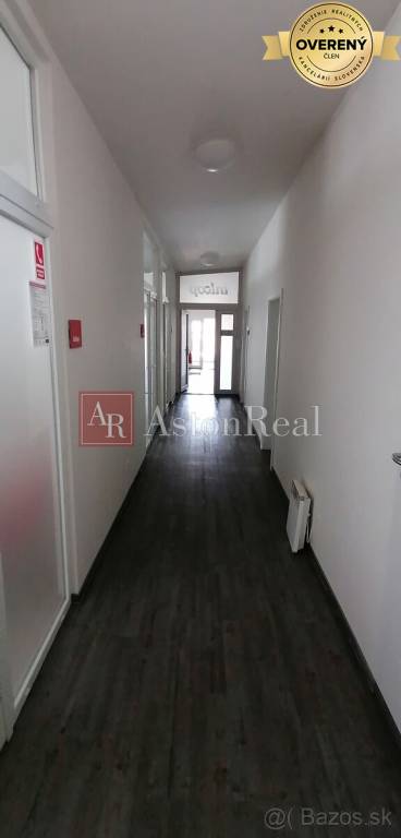 komerčný priestor 24 m2, v centre B. Bystrice, Nám. Slobody