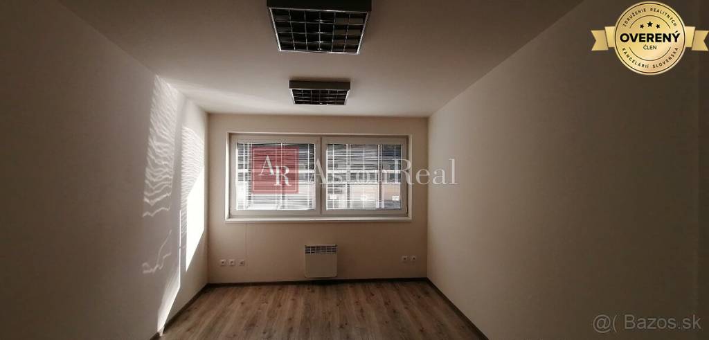 komerčný priestor 24 m2, v centre B. Bystrice, Nám. Slobody