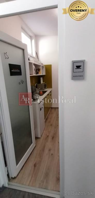 komerčný priestor 24 m2, v centre B. Bystrice, Nám. Slobody