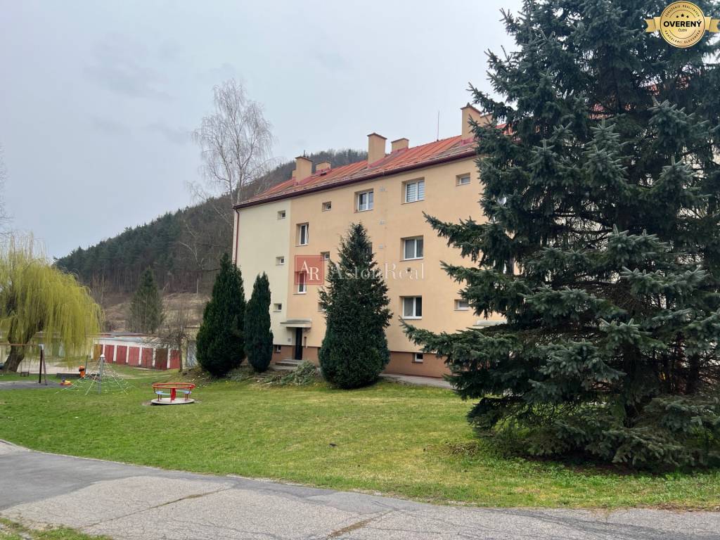 Rezervované 2 izb. byt s balkónom, UHLISKO - Banská Bystrica