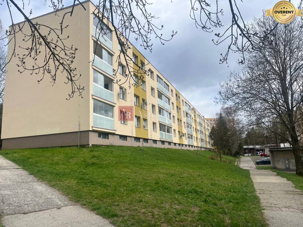 NA PREDAJ: 1 izb. byt 31,50 m2, 2 posch. Ďumbierska, BB