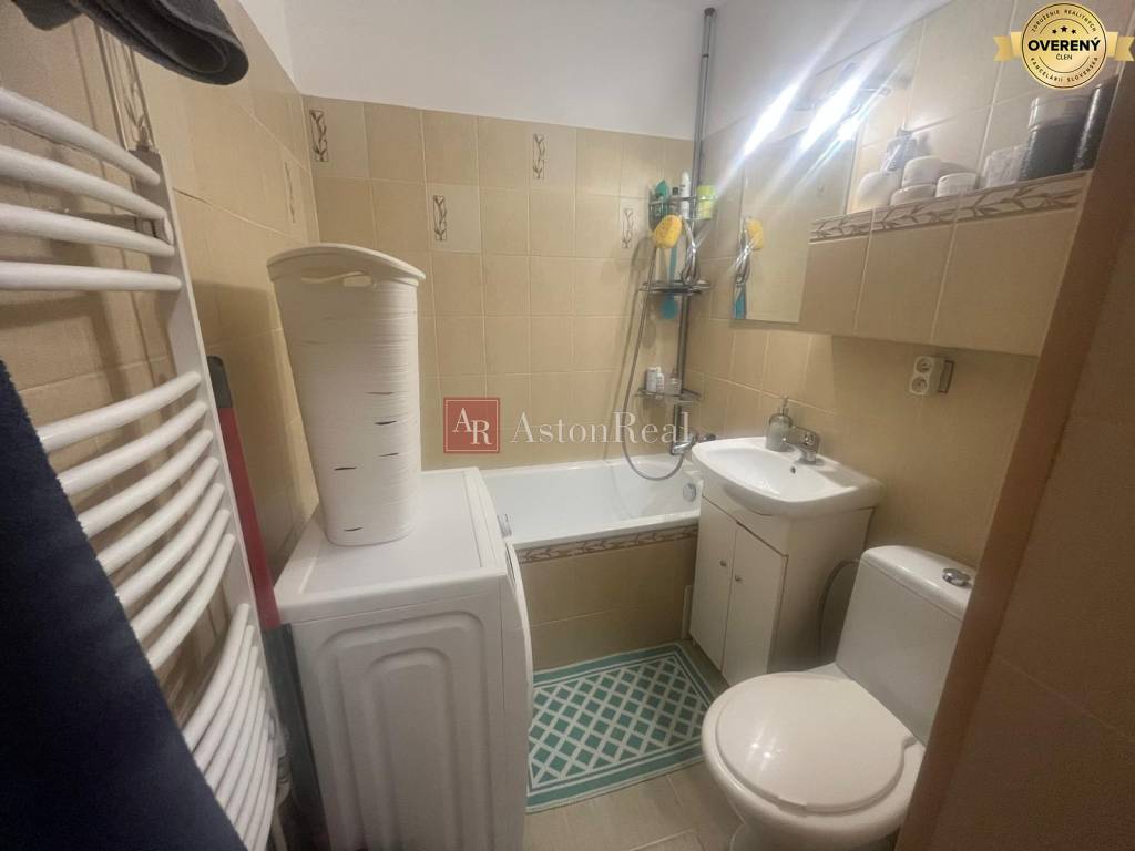 NA PREDAJ: 1 izb. byt 31,50 m2, 2 posch. Ďumbierska, BB  