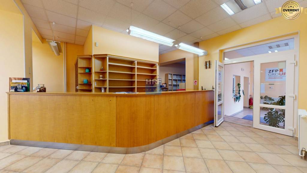 Na predaj administratívna budova v centre mesta Holíč.