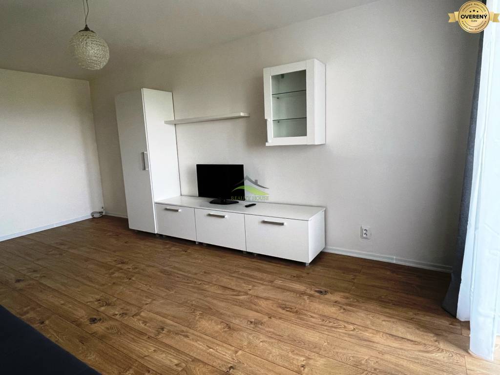 Slnečný 3 izbový byt 75 m2 v Michalovciach 