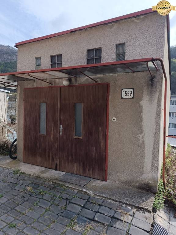  Na predaj 3-izbový byt s podkrovím, garážou a záhradou – Nová Baňa  