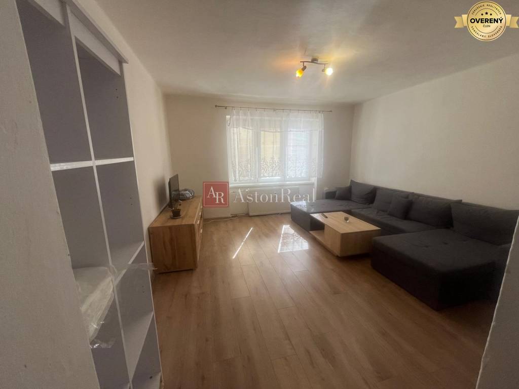 Prenájom: 2 izb. tehlový byt: 59 m2, blízko centra Banská Štiavnica