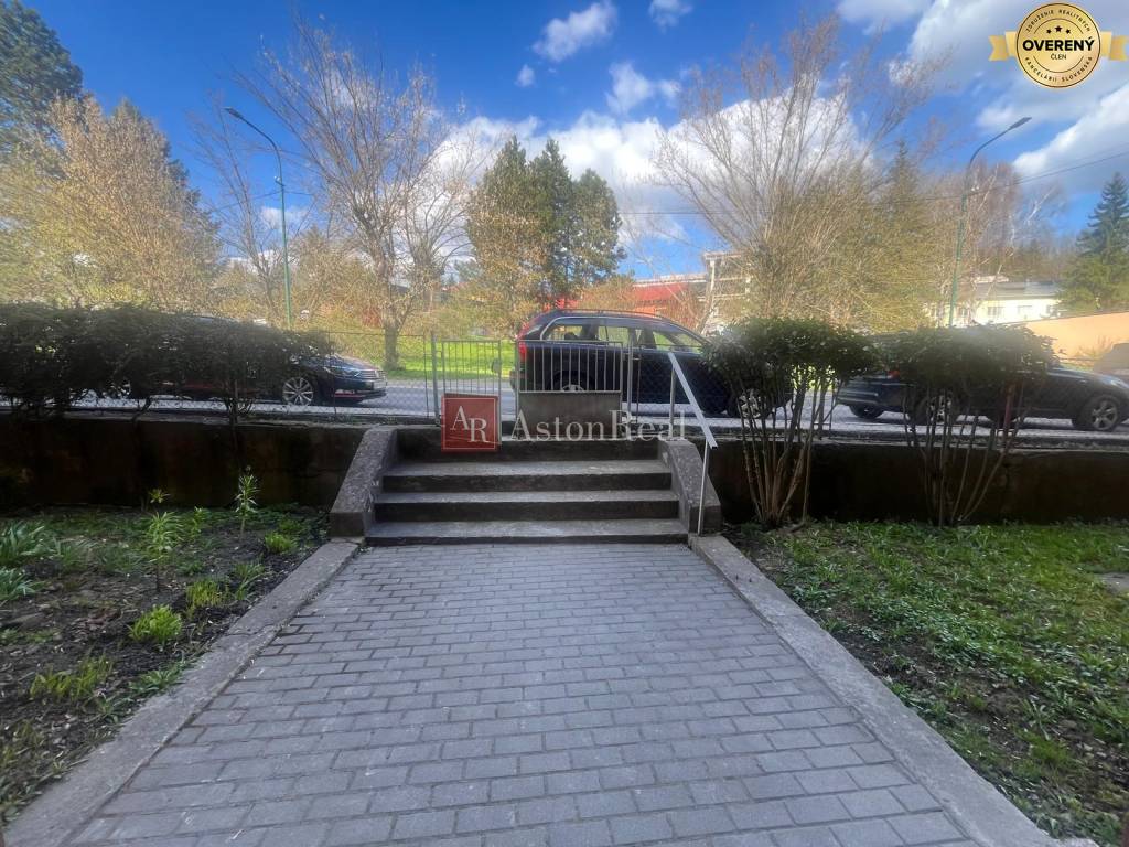 Prenájom: 2 izb. tehlový byt: 59 m2, blízko centra Banská Štiavnica
