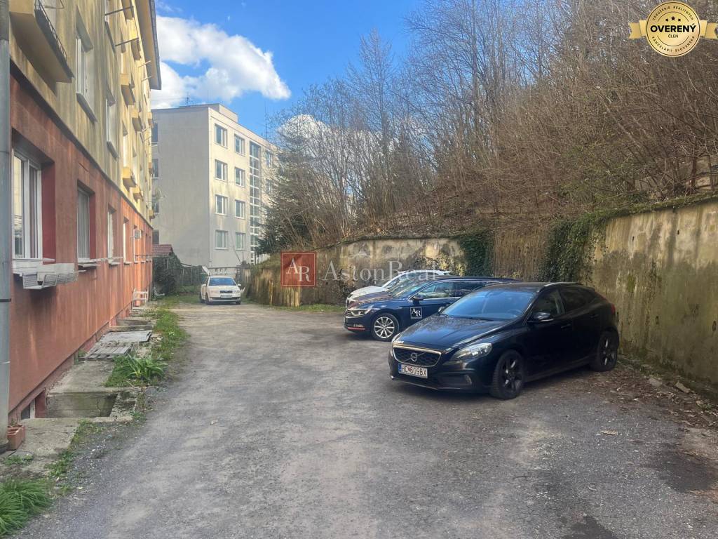 Prenájom: 2 izb. tehlový byt: 59 m2, blízko centra Banská Štiavnica