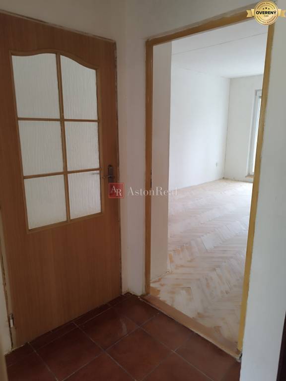 REZERVOVANÝ 2,5 izbový byt, balkón, Banská Bystrica, Mládežnícka ul.