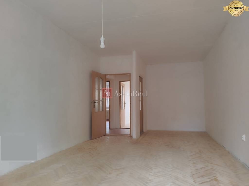 REZERVOVANÝ 2,5 izbový byt, balkón, Banská Bystrica, Mládežnícka ul.