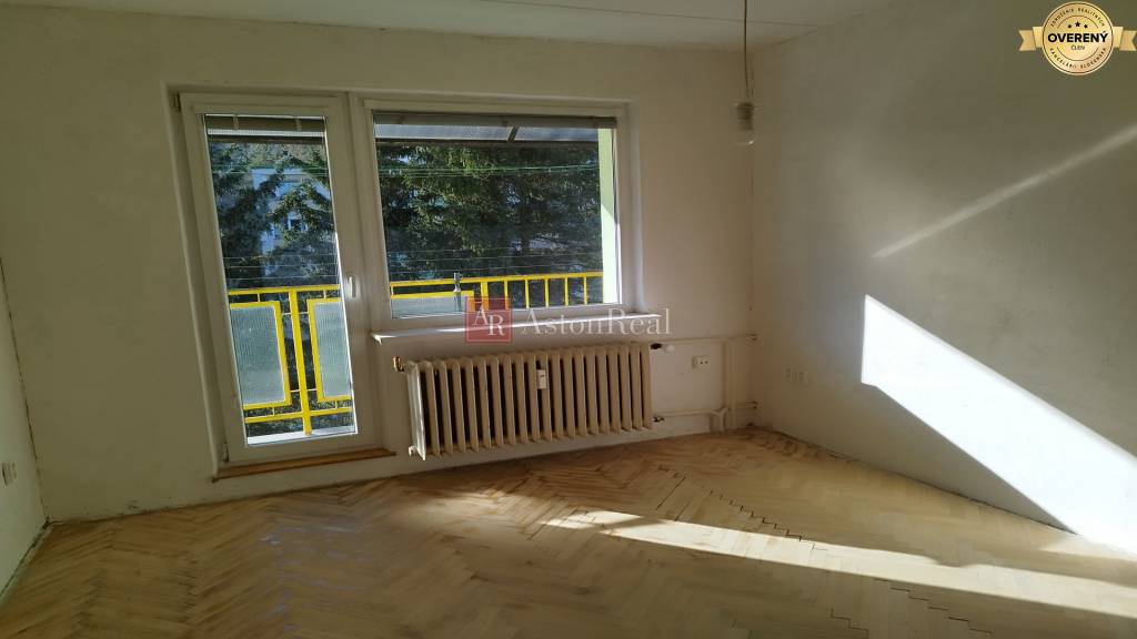 REZERVOVANÝ 2,5 izbový byt, balkón, Banská Bystrica, Mládežnícka ul.