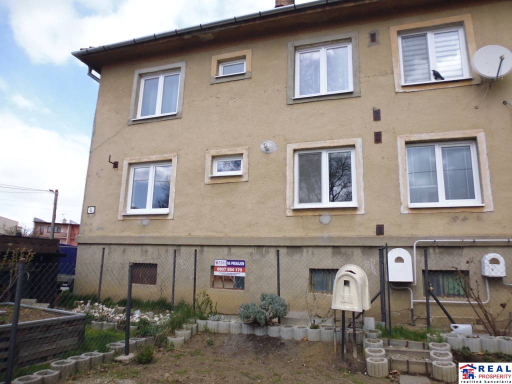 MALÝ ŠARIŠ: Novo-zrekonštruovaný 3-izbový byt so spotrebičmi, 80 m2