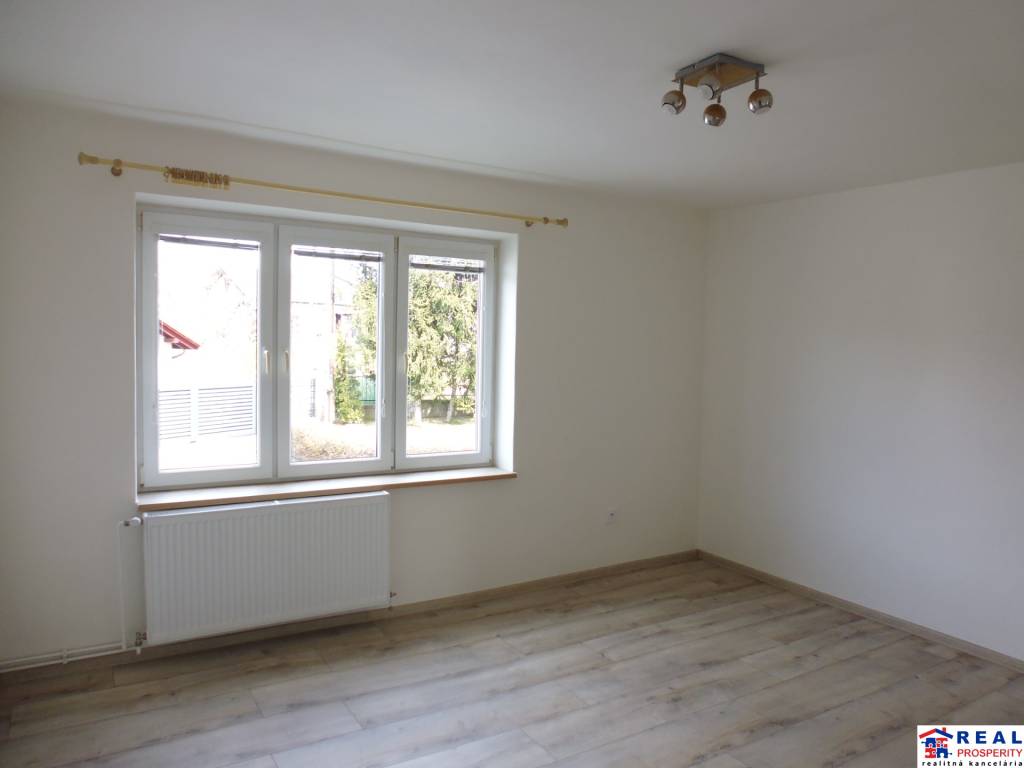 MALÝ ŠARIŠ: Novo-zrekonštruovaný 3-izbový byt so spotrebičmi, 80 m2