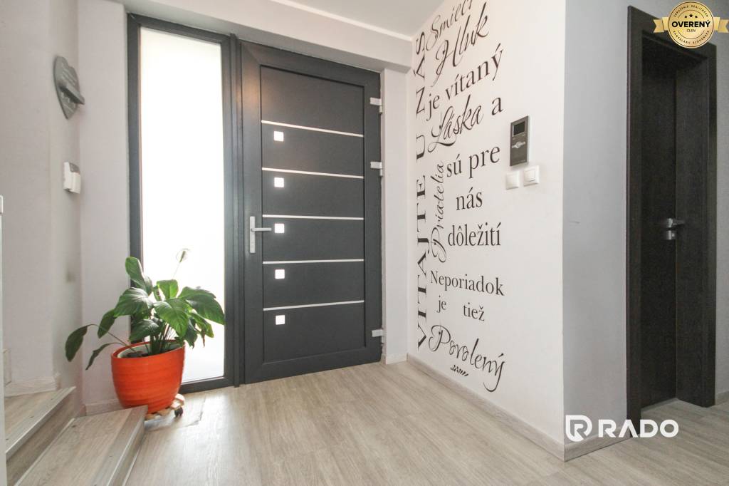 RADO | 4i RD 300m2 s pozemkom 640m2, Javorinská - Trenčín 