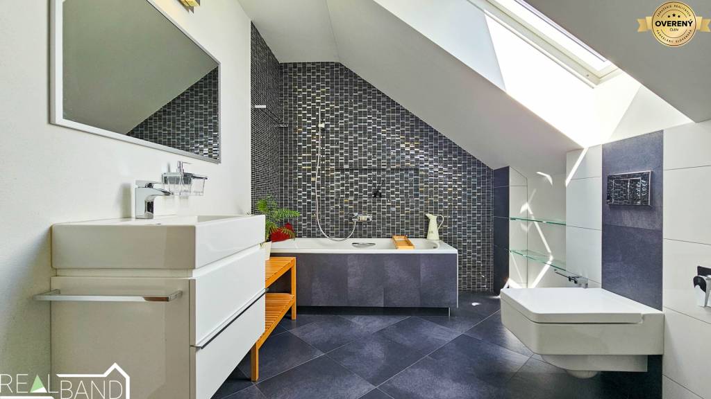 PREDAJ - Rodinný dom - Malá Mača - Celková rozloha 2 719 m²