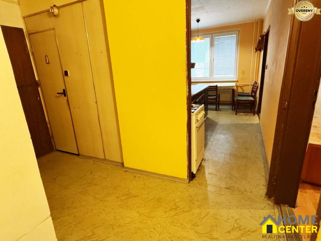 Na predaj : 3 izbový byt , centrum , Levice 