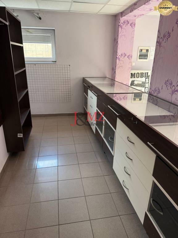 Prenájom Iný Iný-Prenájom-Levice-550.00 €