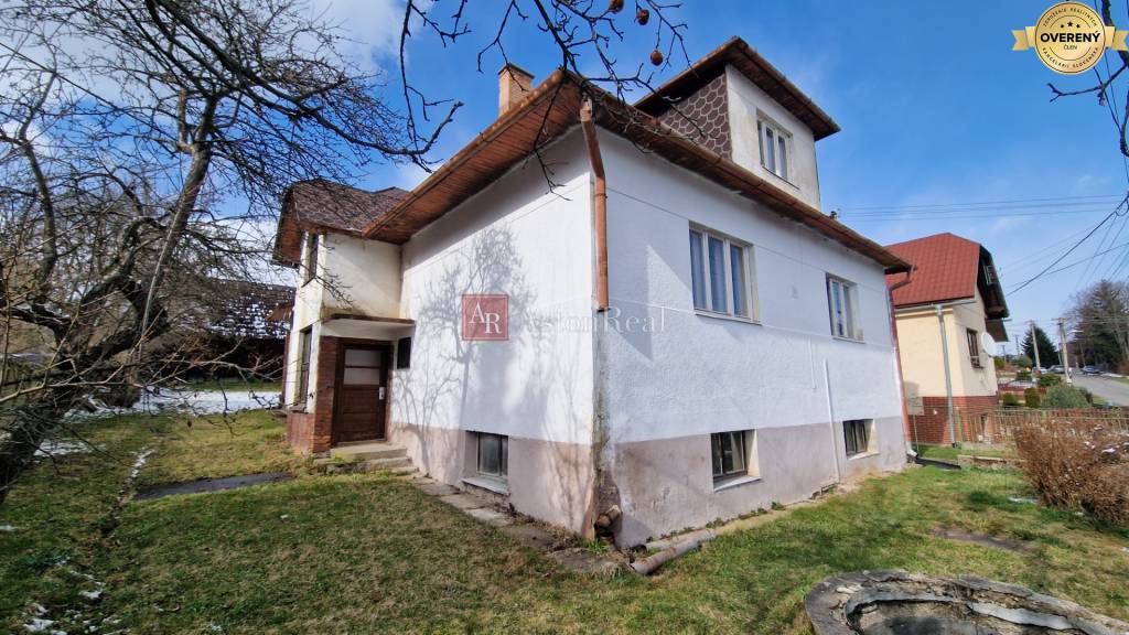Rodinný dom - 9 izbový - Lipt.Mikuláš -Východná 1150 m2 s 2 vchodmi