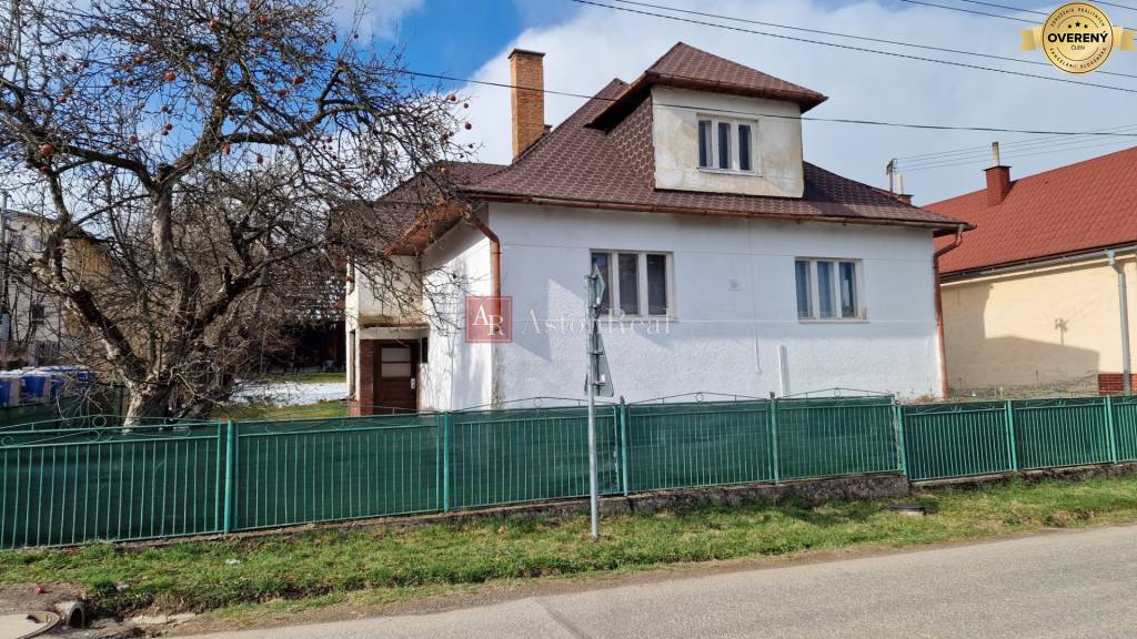 Rodinný dom - 9 izbový - Lipt.Mikuláš -Východná 1150 m2 s 2 vchodmi