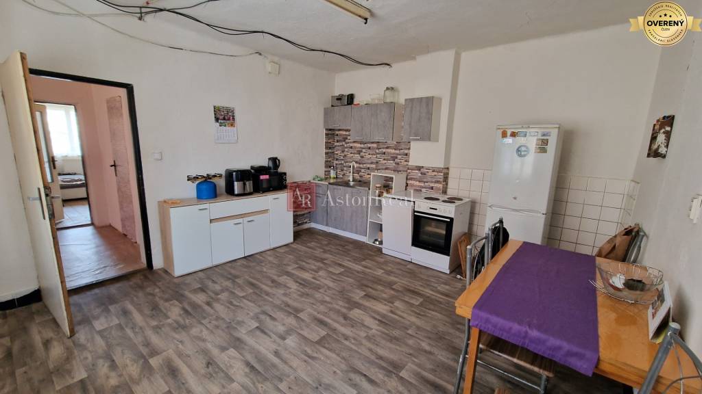 Rodinný dom - 9 izbový - Lipt.Mikuláš -Východná 1150 m2 s 2 vchodmi