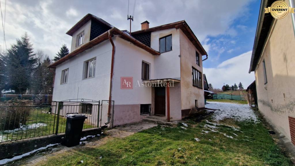 Rodinný dom - 9 izbový - Lipt.Mikuláš -Východná 1150 m2 s 2 vchodmi