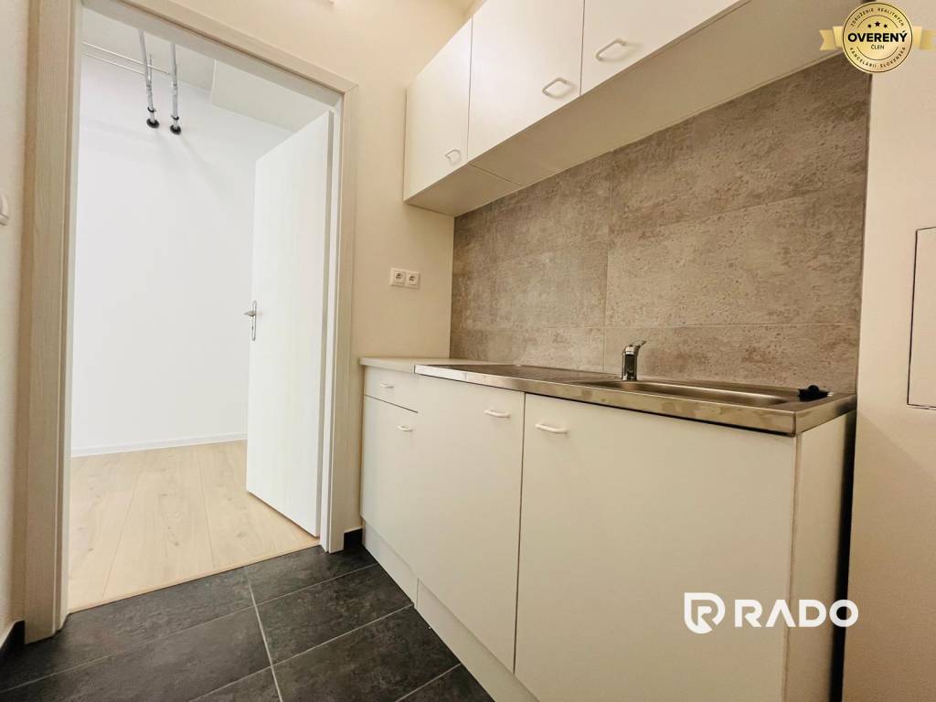 RADO | Nové obchodné priestory s parkovacím státím | 57m2 | Zlatovce