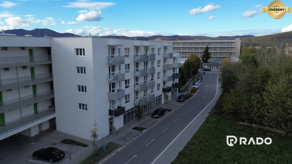 RADO | Nové obchodné priestory s parkovacím státím | 57m2 | Zlatovce
