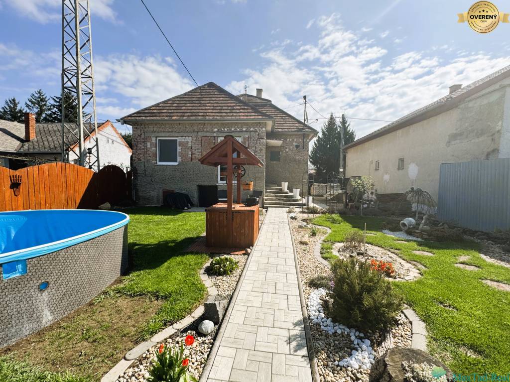 rodinný dom s parádnym záhradným domom, severná časť mesta, Trebišov