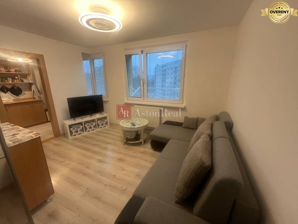 NA PREDAJ: 1 izb. byt 31,50 m2, 2 posch. Ďumbierska, BB  
