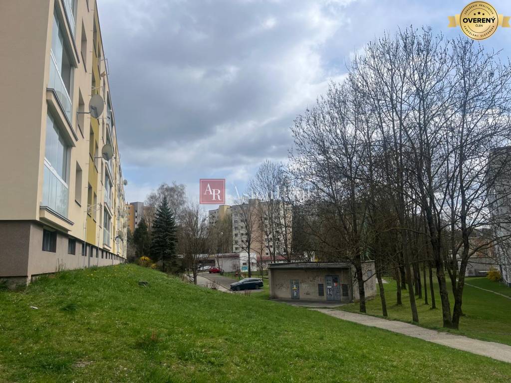 NA PREDAJ: 1 izb. byt 31,50 m2, 2 posch. Ďumbierska, BB  