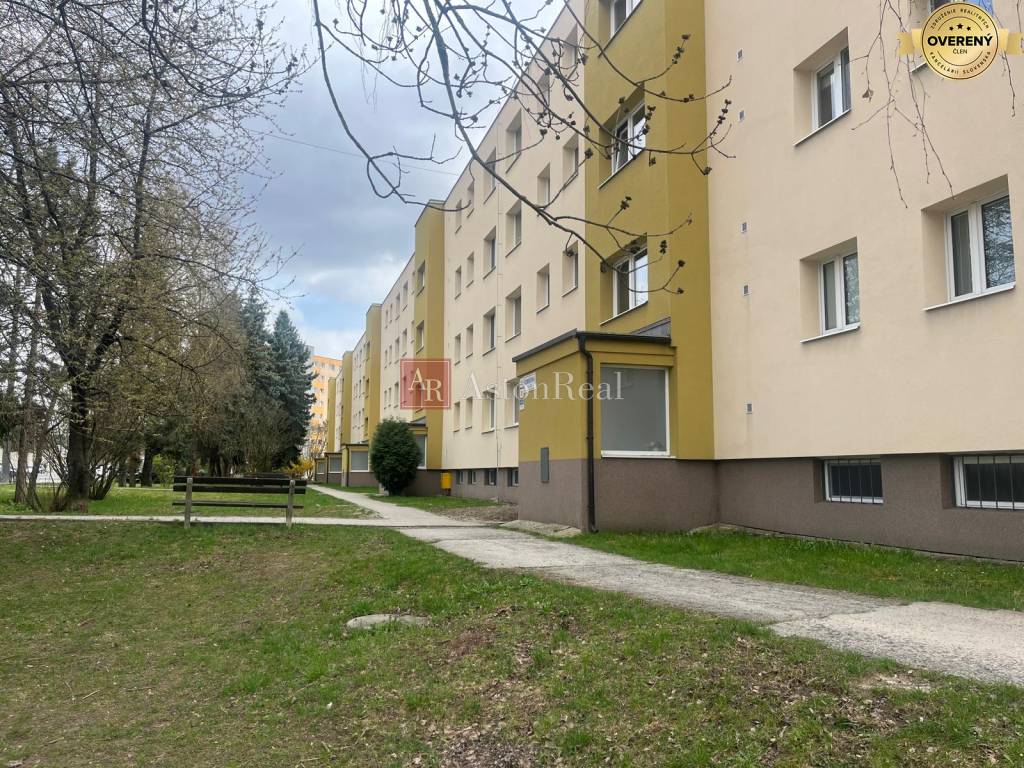NA PREDAJ: 1 izb. byt 31,50 m2, 2 posch. Ďumbierska, BB  