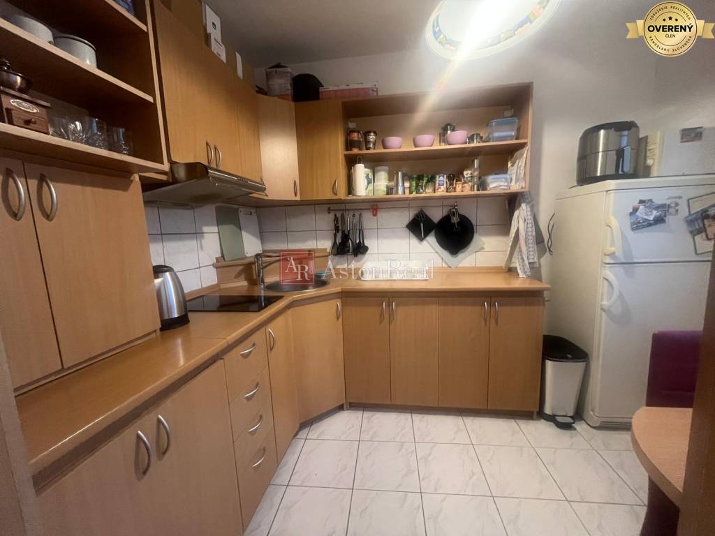 NA PREDAJ: 1 izb. byt 31,50 m2, 2 posch. Ďumbierska, BB  