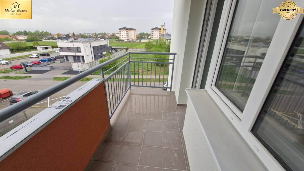 ? Luxusný veľký 3-izbový 94m2 byt s dvomi balkónmi v Dub. nad Váhom