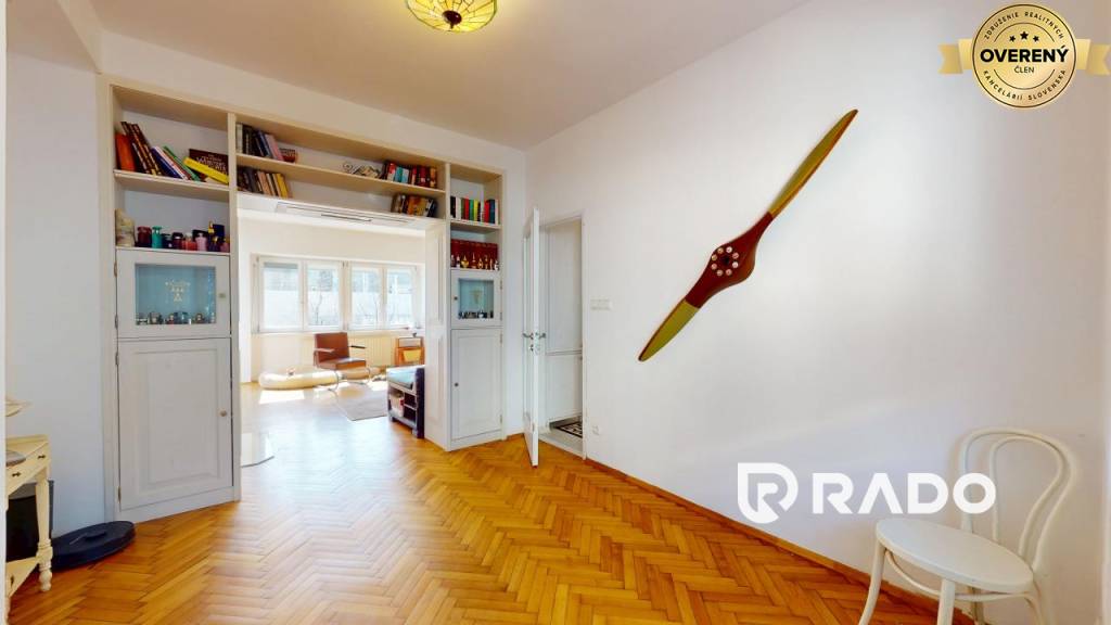RADO | Na predaj 3i byt + garsónka v RD | pozemok | garáž | Hodžova TN