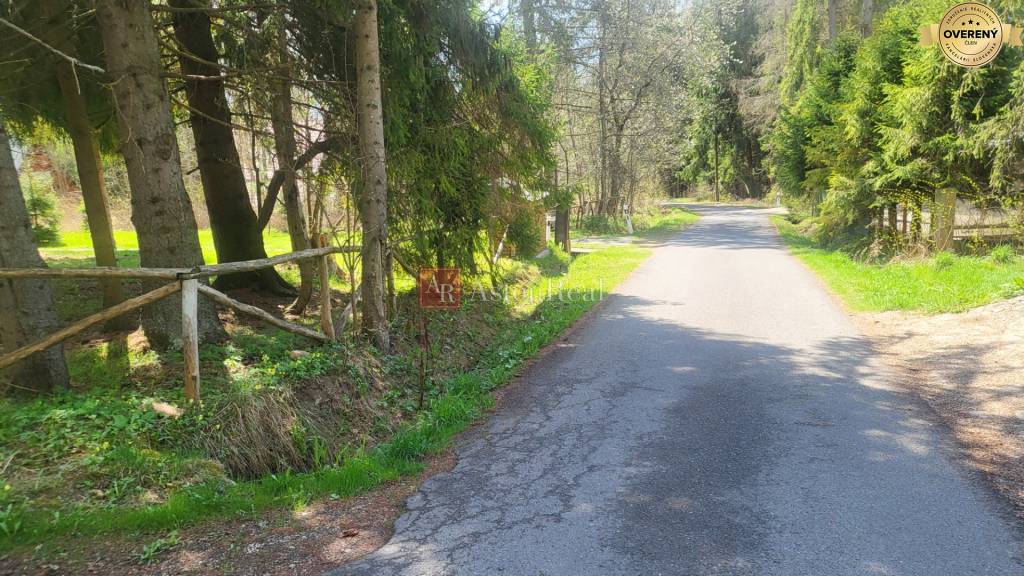  Pozemok na výstavbu chaty  Štrba - Lieskovec 744 m2