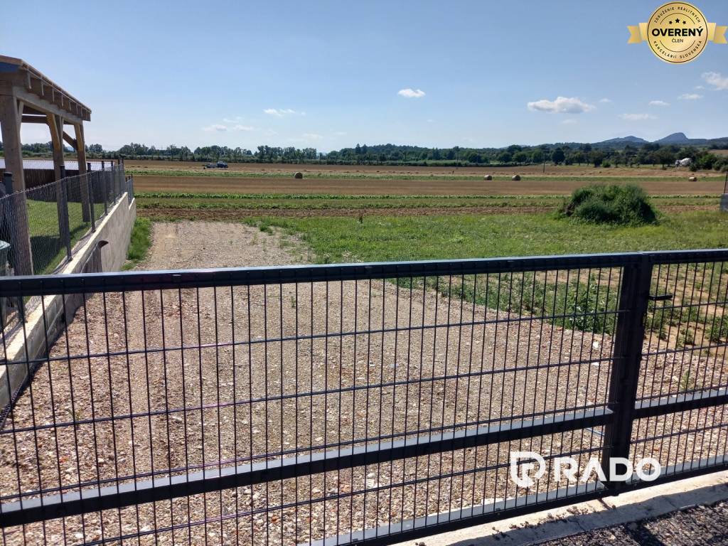 RADO | Na predaj slnečný pozemok 586m2 v obci Dulov