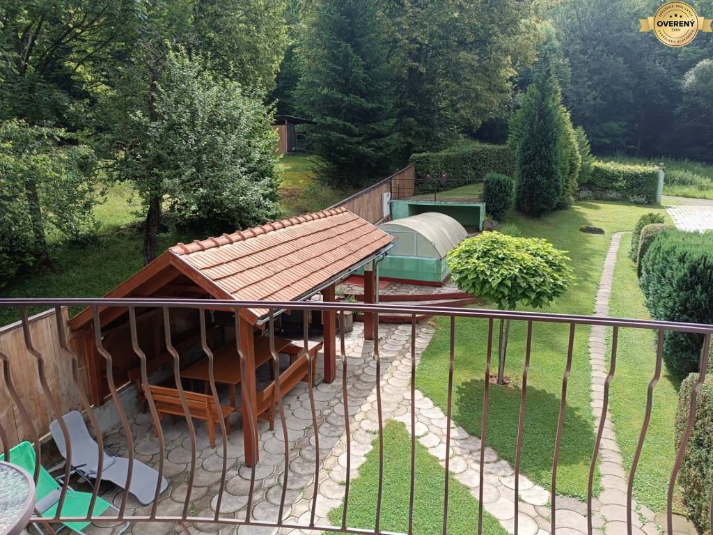 Na predaj rodinný dom - chata Nová Baňa na polosamote.