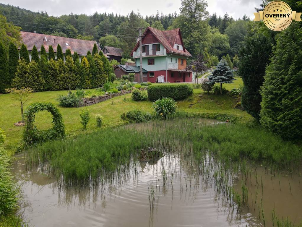 Na predaj rodinný dom - chata Nová Baňa na polosamote.