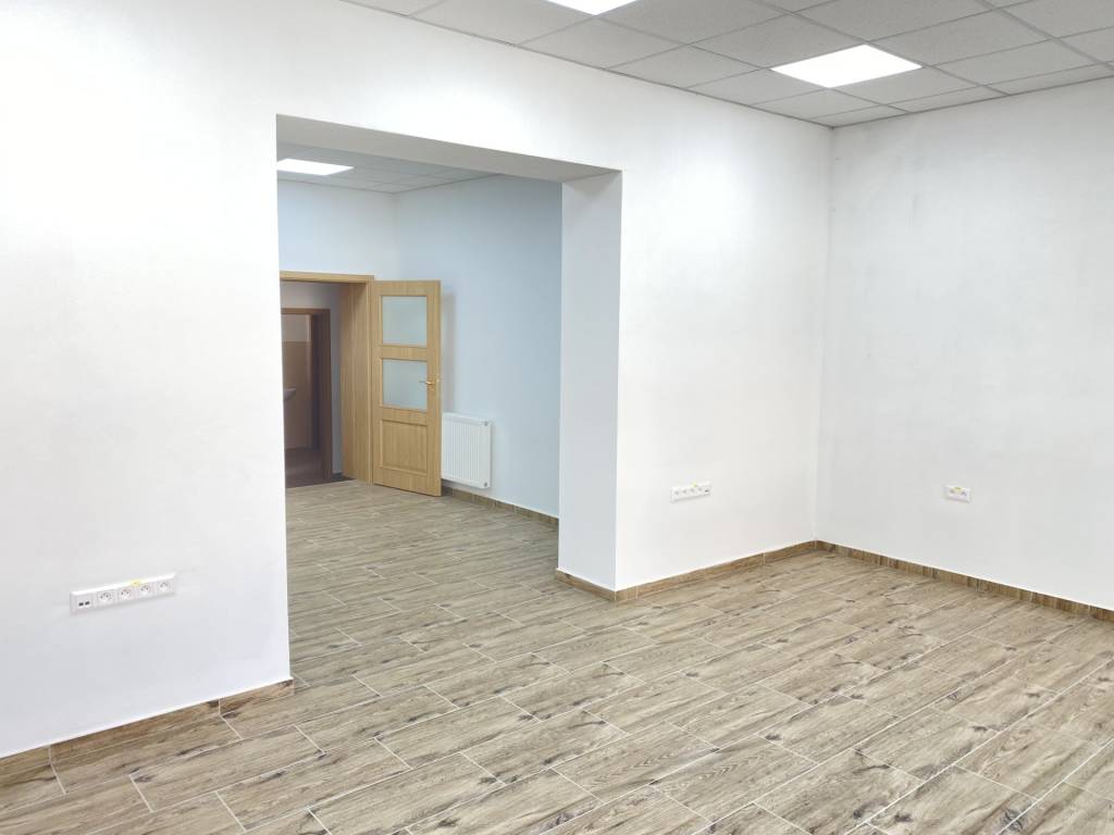 Prenájom - obchodný priestor v centre mesta - Topoľčany
