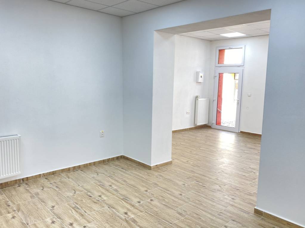 Prenájom - obchodný priestor v centre mesta - Topoľčany