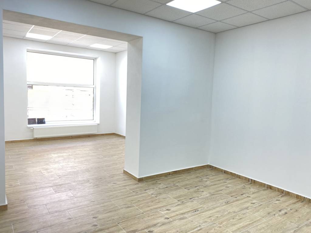Prenájom - obchodný priestor v centre mesta - Topoľčany