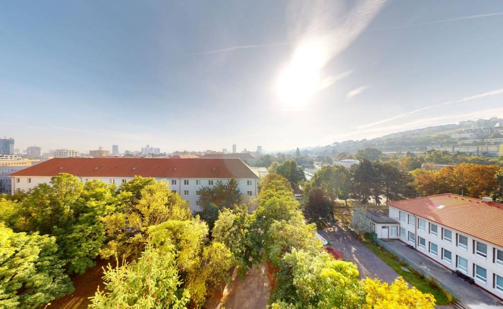 VÝBORNÁ LOKALITA | Priestranný 3 izb. byt s terasou a parkovaním