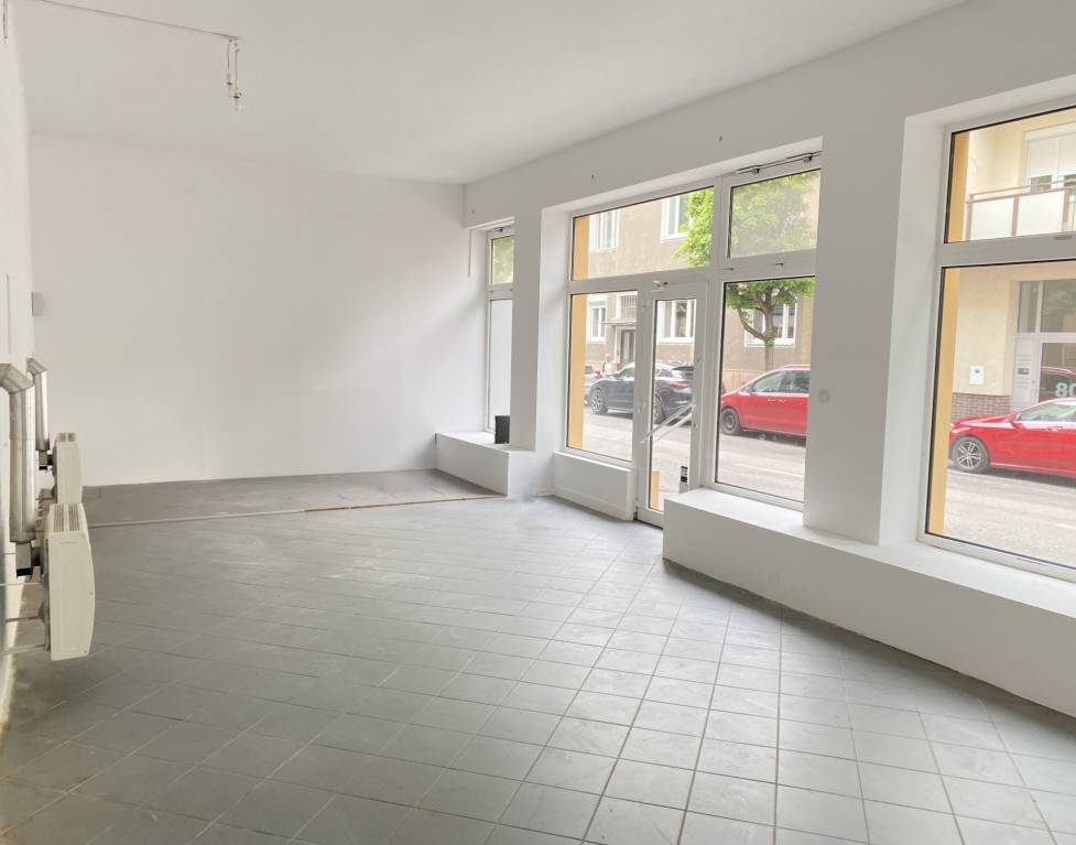 Na prenájom obchodný priestor - Piešťany centrum
