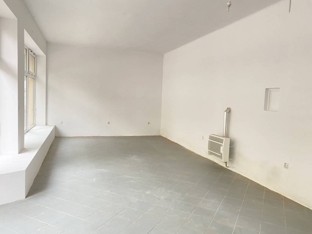 Na prenájom obchodný priestor - Piešťany centrum