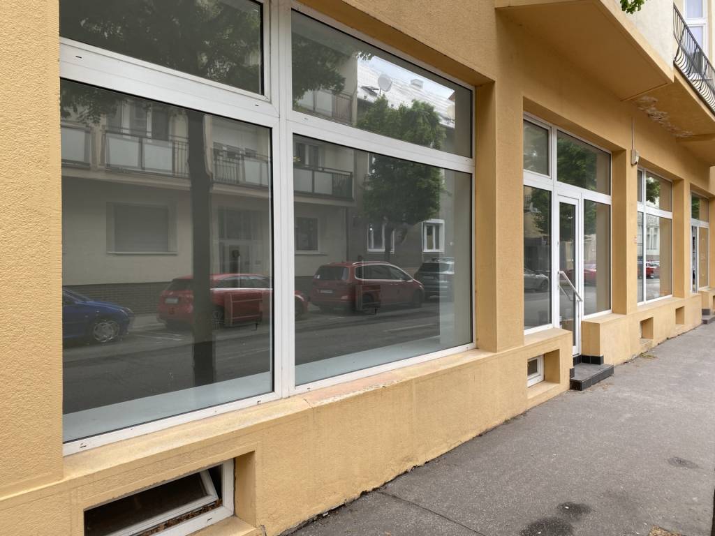Na prenájom obchodný priestor - Piešťany centrum