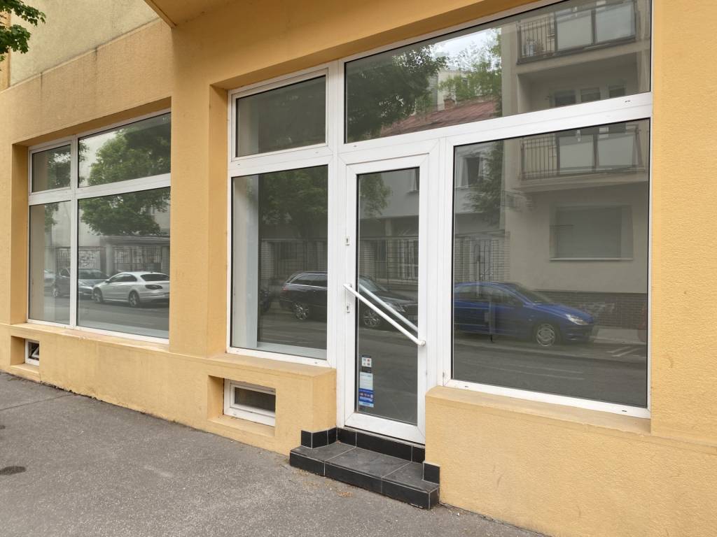 Na prenájom obchodný priestor - Piešťany centrum