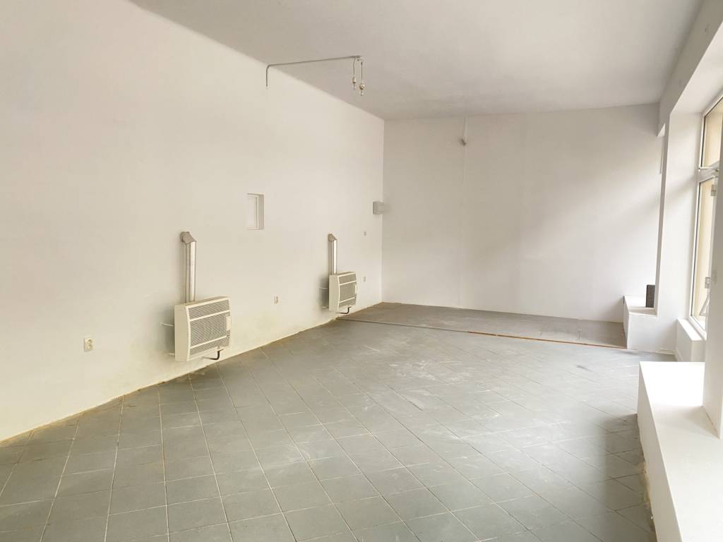 Na prenájom obchodný priestor - Piešťany centrum